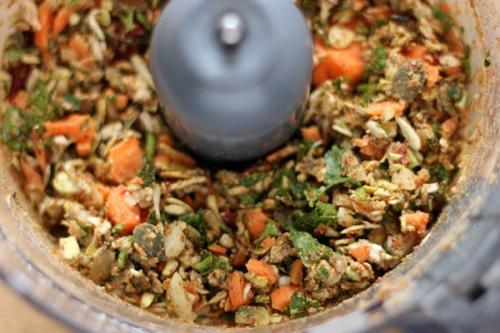 Сырые морковные котлеты для сыроеда. Сыроедческие котлеты