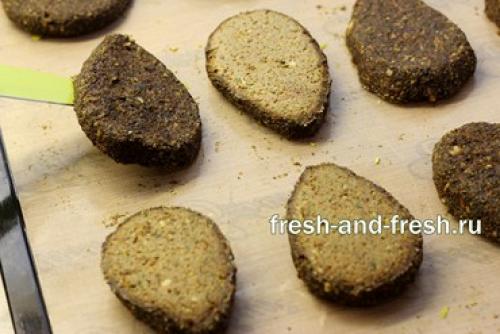 Сырые морковные котлеты для сыроеда. Сыроедческие котлеты