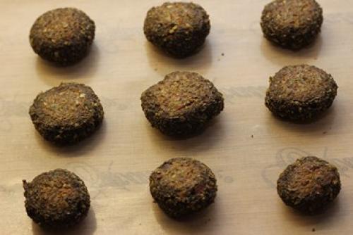 Сырые морковные котлеты для сыроеда. Сыроедческие котлеты