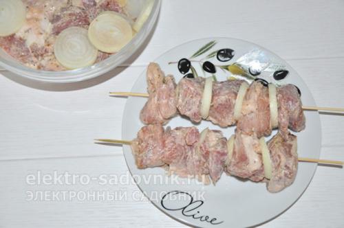 Шашлык из свинины на шпажках на мангале. Шашлык в банке – вкуснее, чем на мангале