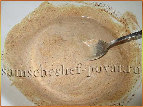 Шашлык на деревянных шпажках на мангале