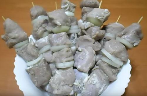 Шашлык в духовке на шпажках в банке. Шашлык в банке в духовке из свинины