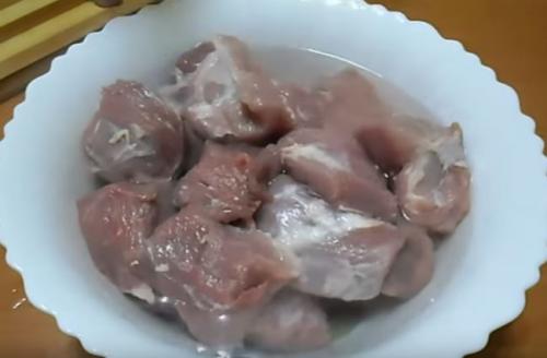 Шашлык в духовке на шпажках в банке. Шашлык в банке в духовке из свинины