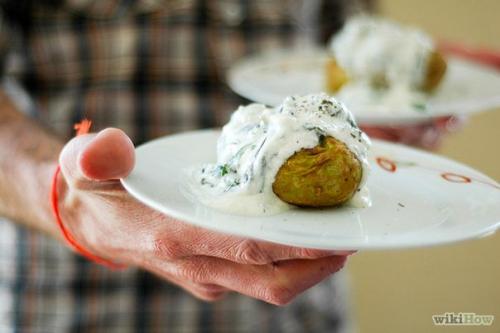 Картошка в микроволновке в пергаменте.