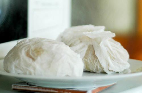 Картошка в микроволновке в пергаменте.