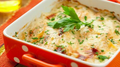 Жареная картошка с сосисками и сыром. Картошка в духовке с сосисками, с сардельками, рецепт приготовления пошаговый