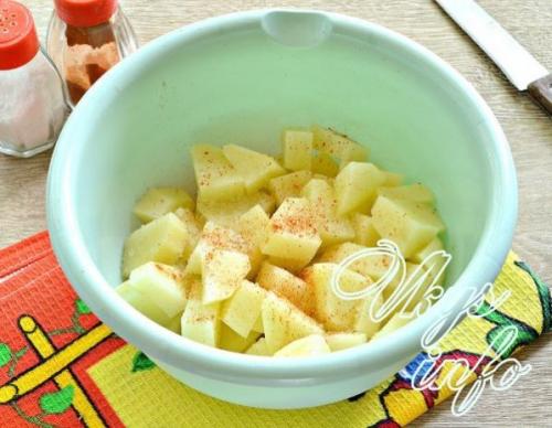 Жареная картошка с яйцом и чесноком. Как приготовить жареную картошку, залитую яйцами на сковороде