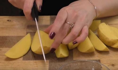 Картофель в духовке. Приготовление: