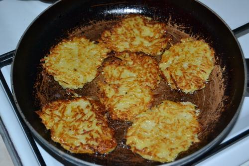 Украинские деруны рецепт. Картофельные «деруны» по-украински – с хрустящей ажурной корочкой