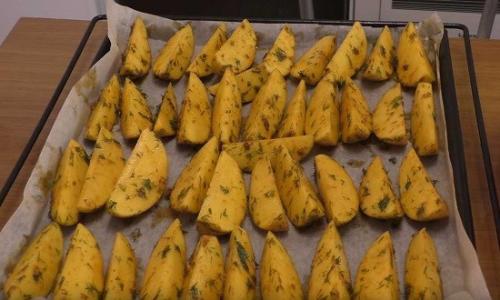 Картофель в духовке. Приготовление: