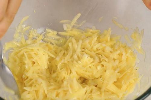 Хлеб с сырым картофелем. Горячие бутерброды с картошкой