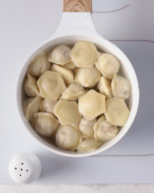 Пельмени в горшочках по уральски. Пельмени в горшочках: необычное и вкусное блюдо