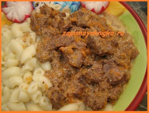 Гуляш из говядины в мультиварке