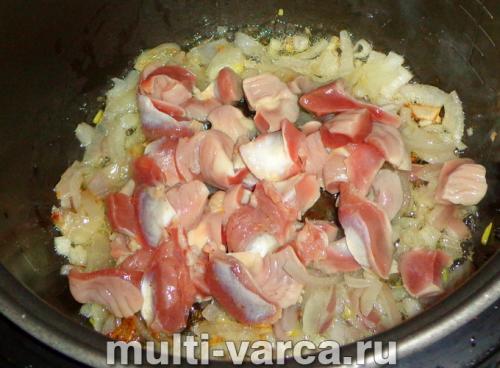 Тушеные желудки с капустой. Очень вкусная тушеная капуста с куриными желудками и грибами 08