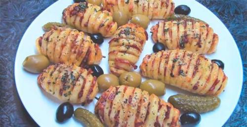 Картошка в мундире с беконом в духовке. Ну очень вкусная картошка-гармошка с беконом и сыром в духовке 31 Картошка в мундире с беконом в духовке. Ну очень вкусная картошка-гармошка с беконом и сыром в духовке 31
