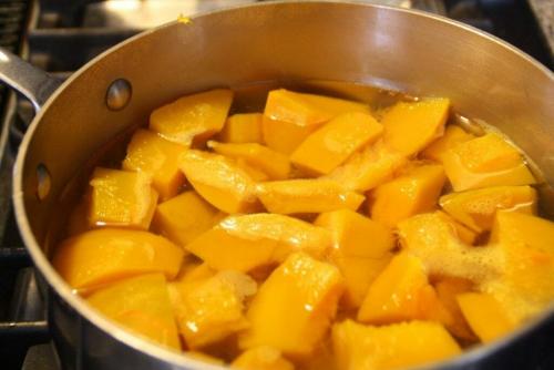 Сок из тыквы на зиму в банки. Все думали, что пьют абрикосовый сок с мякотью. Но это был обалденно вкусный тыквенный сок