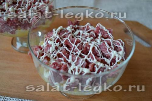 Салат с болгарским перцем и ветчиной и грибами. Салат с ветчиной, грибами и сыром 03
