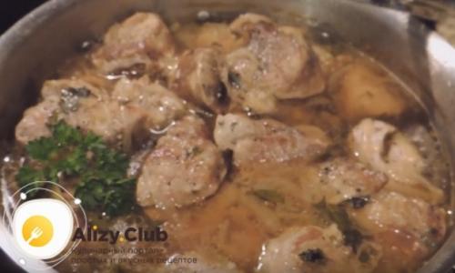 Свинина тушеная крупными кусками. Пошаговое приготовление