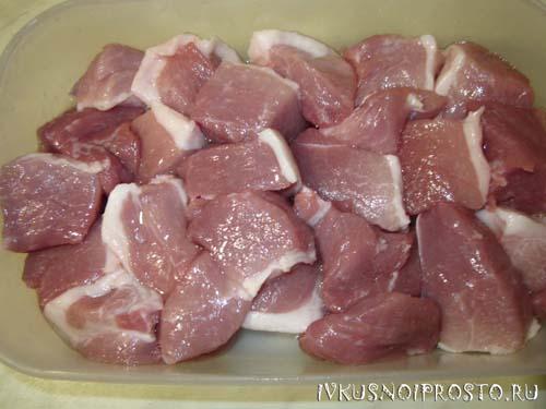 Свинина тушеная с луком и сметаной. Свинина в сметане