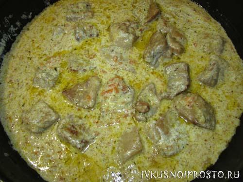 Свинина тушеная с луком и сметаной. Свинина в сметане