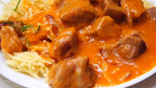 Тушеная свинина с подливкой. Мясо с подливой для любого гарнира, как в столовой.