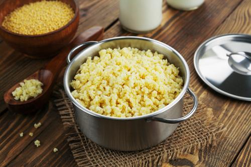 Как варить пшеничную кашу на молоке пропорции. КАК ПРАВИЛЬНО ГОТОВИТЬ ПШЕННУЮ КАШУ НА МОЛОКЕ