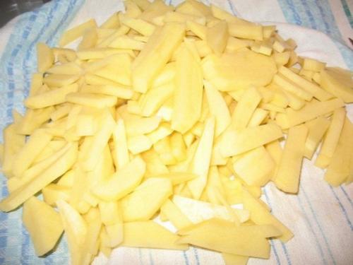 Жареная картошка с фаршем и томатной пастой. Процесс приготовления с фото: