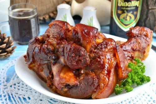 Рулька с чесноком в духовке. Рецепт свиной рульки запеченной в духовке в фольге