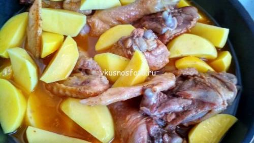 Запеченный петух с картошкой в рукаве. Петух с картошкой