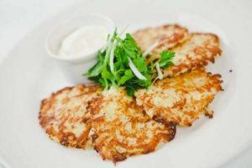 Как драники с салом и зеленью влияют на здоровье. Что такое драники