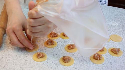 Как придать зеленым пельменям яркий цвет и аромат. Описание