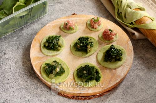 Вкусное сочетание: как приготовить зеленые пельмени с красной рыбой 08 Вкусное сочетание: как приготовить зеленые пельмени с красной рыбой 08