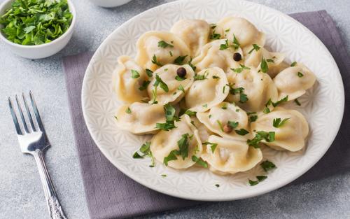 Необычное сочетание: как приготовить пельмени с рыбой и сыром 05