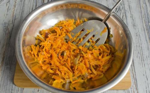 Расстегай с рыбой треугольником. Рецепт домашних расстегаев с мясом