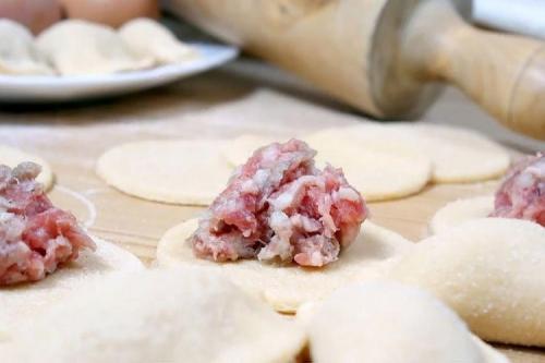 Как сделать начинку для пельменей более сочной и ароматной. 20 самых вкусных начинок для пельменей