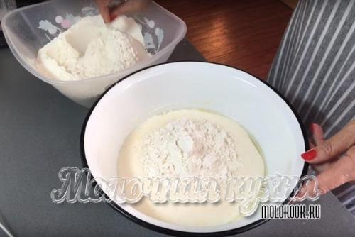 Заварное тесто для пирожков на кефире.