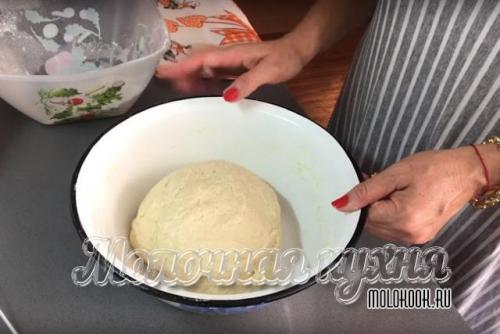 Заварное тесто для пирожков на кефире.