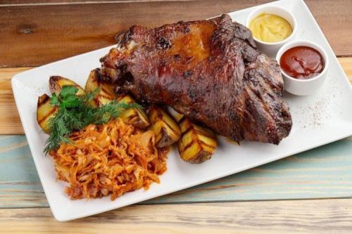 Как пожарить синюю ножку. Как приготовить свиную рульку: 20 вкусных рецептов