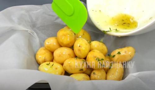 Молодая картошка в пергаменте: простой и полезный рецепт на каждый день 02 Молодая картошка в пергаменте: простой и полезный рецепт на каждый день 02