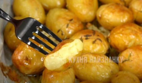 Молодая картошка в пергаменте: простой и полезный рецепт на каждый день 01 Молодая картошка в пергаменте: простой и полезный рецепт на каждый день 01