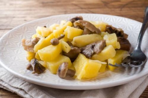 Можно ли приготовить молодую картошку в пергаменте на улице, например, на костре. 8 великолепных рецептов картошки в фольге на углях