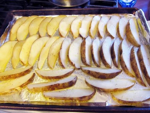 Как сделать картофельные дольки в духовке с чесночным вкусом. Картофельные дольки с чесноком