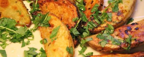 Как сделать картофельные дольки в духовке с чесночным вкусом. Картофельные дольки с чесноком