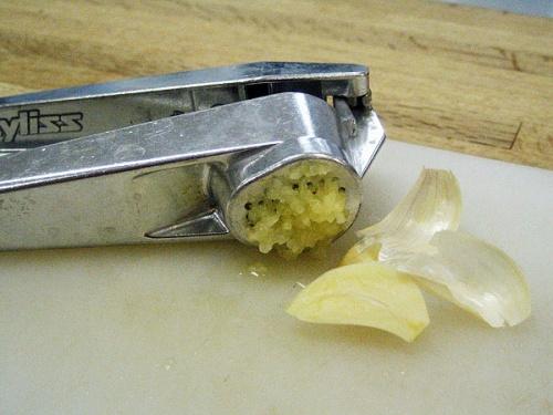 Как сделать картофельные дольки в духовке с чесночным вкусом. Картофельные дольки с чесноком