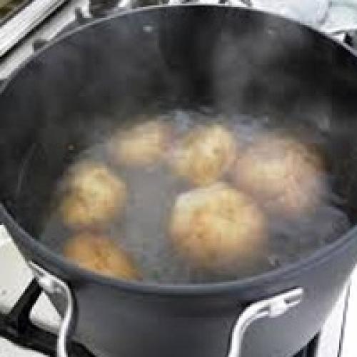 Как подать картошку с чесноком и приправой после приготовления. Картофель в чесночном масле