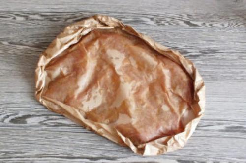 Можно ли добавить соус или маринад к картошке и курице перед приготовлением на пергаменте. Курица в духовке в пергаменте