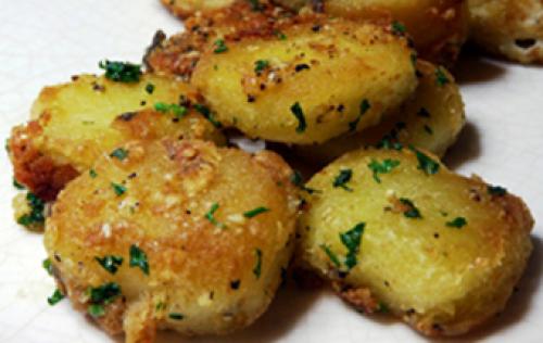 Как подать картошку с чесноком и приправой после приготовления. Картофель в чесночном масле