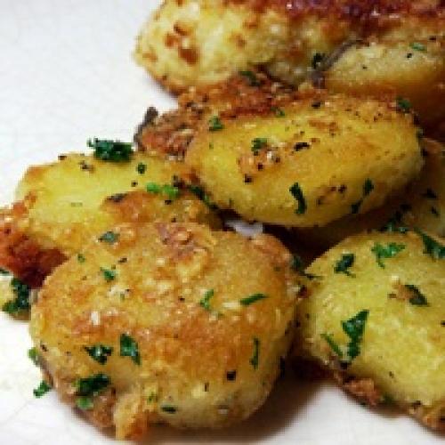 Как подать картошку с чесноком и приправой после приготовления. Картофель в чесночном масле