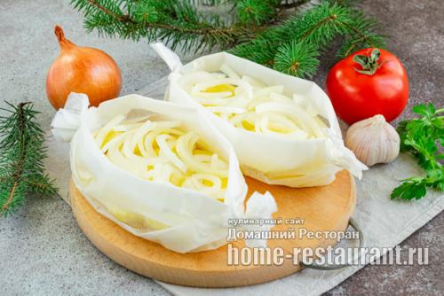 Как приготовить картошку на пергаментной бумаге в духовке с курицей. Куриное филе с картофелем и помидорами, запеченное под сыром в пергаменте