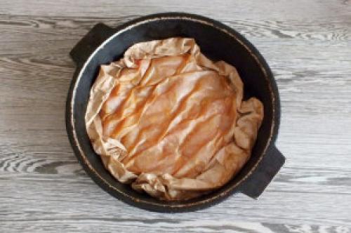 Можно ли добавить соус или маринад к картошке и курице перед приготовлением на пергаменте. Курица в духовке в пергаменте